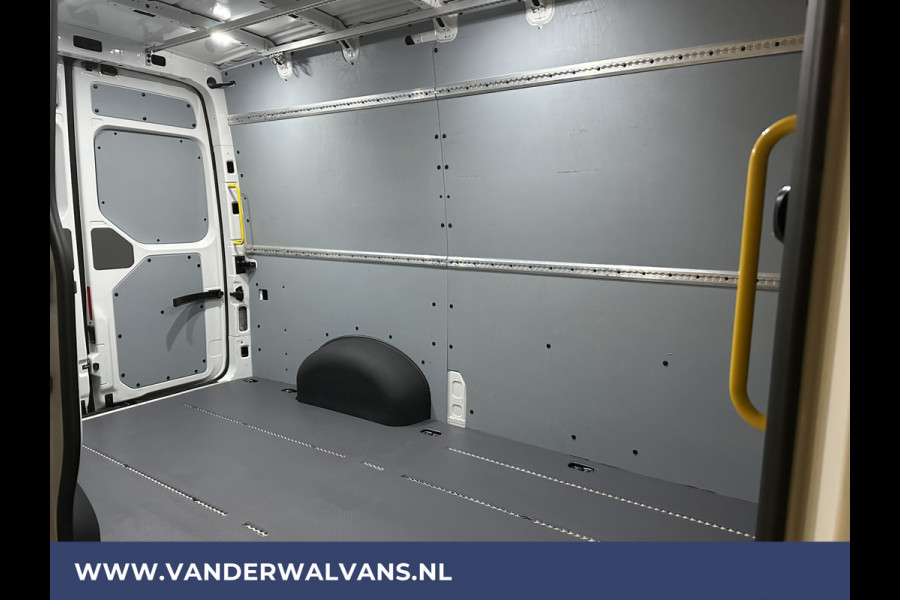 Volkswagen Crafter 2.0 TDI 177 pk L3H3 L2H2 Euro6 Airco | Camera | Navigatie | Apple Carplay Android Auto, Cruisecontrol, Chauffeursstoel