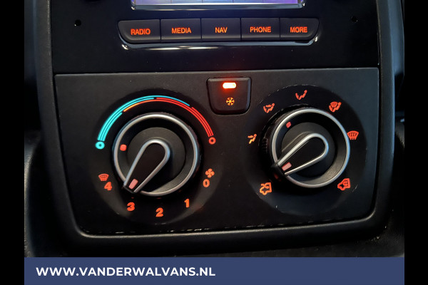 Peugeot Boxer 2.2 BlueHDi 120pk L2H2 Euro6 Airco | 2500kg Trekhaak | Cruisecontrol | Parkeersensoren Bijrijdersbank