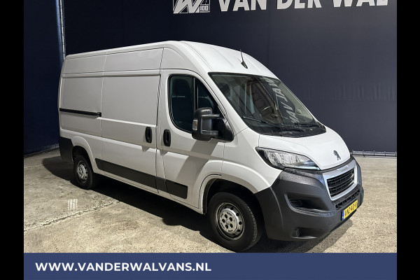 Peugeot Boxer 2.2 BlueHDi 120pk L2H2 Euro6 Airco | 2500kg Trekhaak | Cruisecontrol | Parkeersensoren Bijrijdersbank