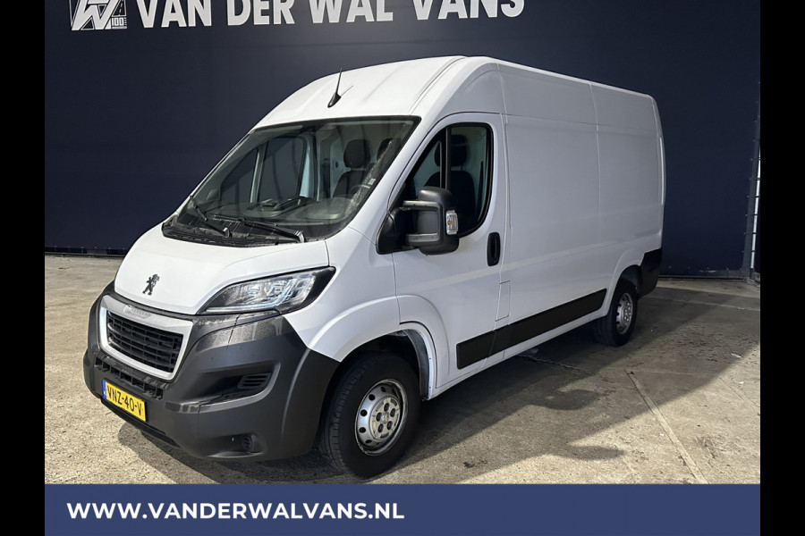 Peugeot Boxer 2.2 BlueHDi 120pk L2H2 Euro6 Airco | 2500kg Trekhaak | Cruisecontrol | Parkeersensoren Bijrijdersbank