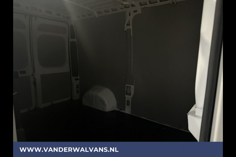 Peugeot Boxer 2.2 BlueHDi 120pk L2H2 Euro6 Airco | 2500kg Trekhaak | Cruisecontrol | Parkeersensoren Bijrijdersbank