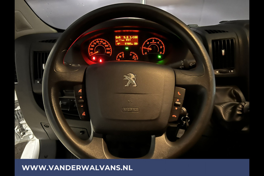 Peugeot Boxer 2.2 BlueHDi 120pk L2H2 Euro6 Airco | 2500kg Trekhaak | Cruisecontrol | Parkeersensoren Bijrijdersbank
