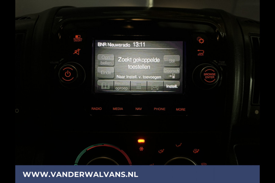 Peugeot Boxer 2.2 BlueHDi 140pk L2H2 Euro6 Airco | Camera | Navigatie | 2500kg Trekhaak Cruisecontrol, Parkeersensoren, Bijrijdersbank