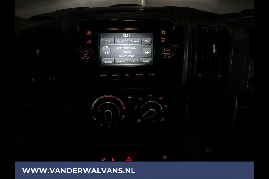 Peugeot Boxer 2.2 BlueHDi 140pk L2H2 Euro6 Airco | Camera | Navigatie | 2500kg Trekhaak Cruisecontrol, Parkeersensoren, Bijrijdersbank