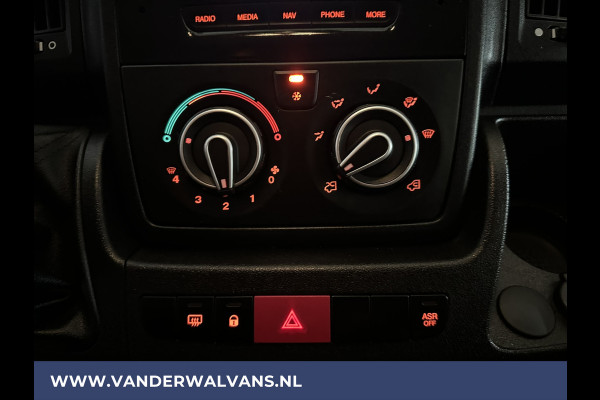Peugeot Boxer 2.2 BlueHDi 140pk L2H2 Euro6 Airco | Camera | Navigatie | 2500kg Trekhaak Cruisecontrol, Parkeersensoren, Bijrijdersbank