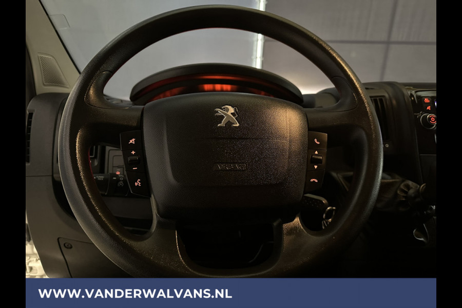 Peugeot Boxer 2.2 BlueHDi 140pk L2H2 Euro6 Airco | Camera | Navigatie | 2500kg Trekhaak Cruisecontrol, Parkeersensoren, Bijrijdersbank