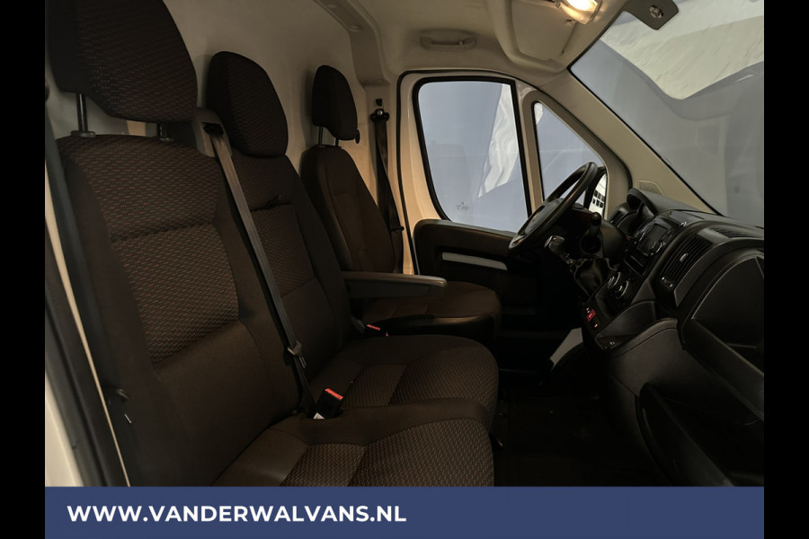 Peugeot Boxer 2.2 BlueHDi 140pk L2H2 Euro6 Airco | Camera | Navigatie | 2500kg Trekhaak Cruisecontrol, Parkeersensoren, Bijrijdersbank