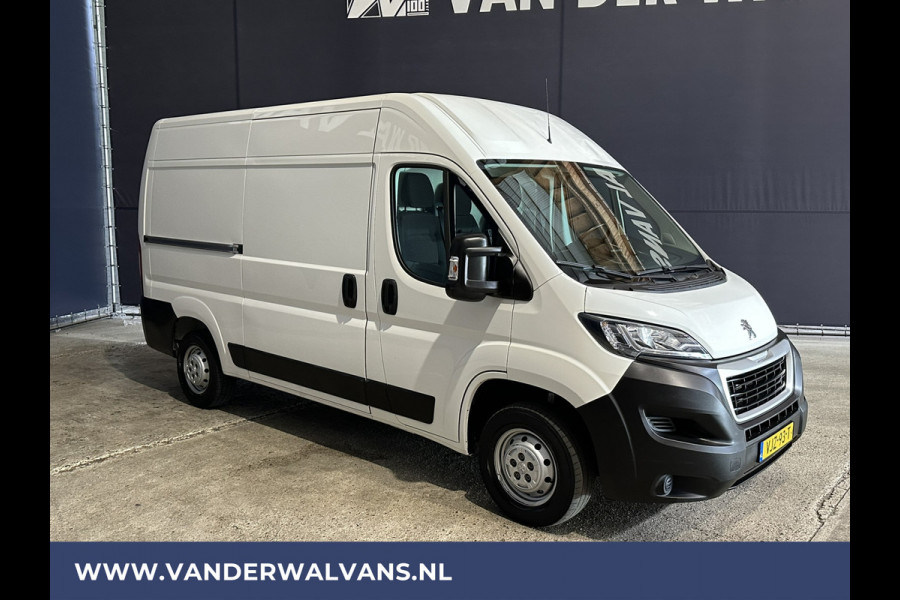 Peugeot Boxer 2.2 BlueHDi 140pk L2H2 Euro6 Airco | Camera | Navigatie | 2500kg Trekhaak Cruisecontrol, Parkeersensoren, Bijrijdersbank