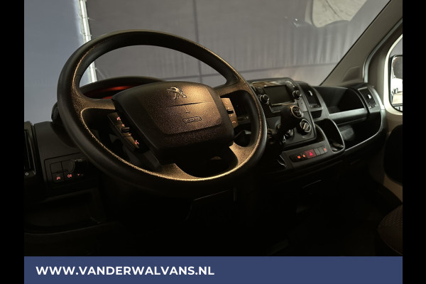 Peugeot Boxer 2.2 BlueHDi 140pk L2H2 Euro6 Airco | Camera | Navigatie | 2500kg Trekhaak Cruisecontrol, Parkeersensoren, Bijrijdersbank