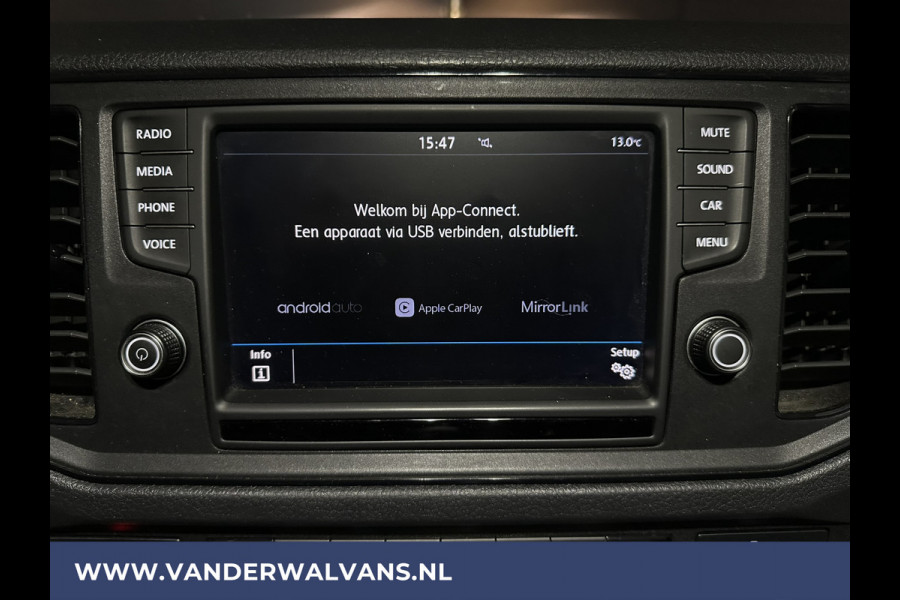 Volkswagen Crafter 2.0 TDI 140pk L3H3 L2H2 Euro6 Airco | Cruisecontrol | Camera | Apple Carplay Android Auto, Parkeersensoren, Bijrijdersbank, 3000kg Trekvermogen, zilver