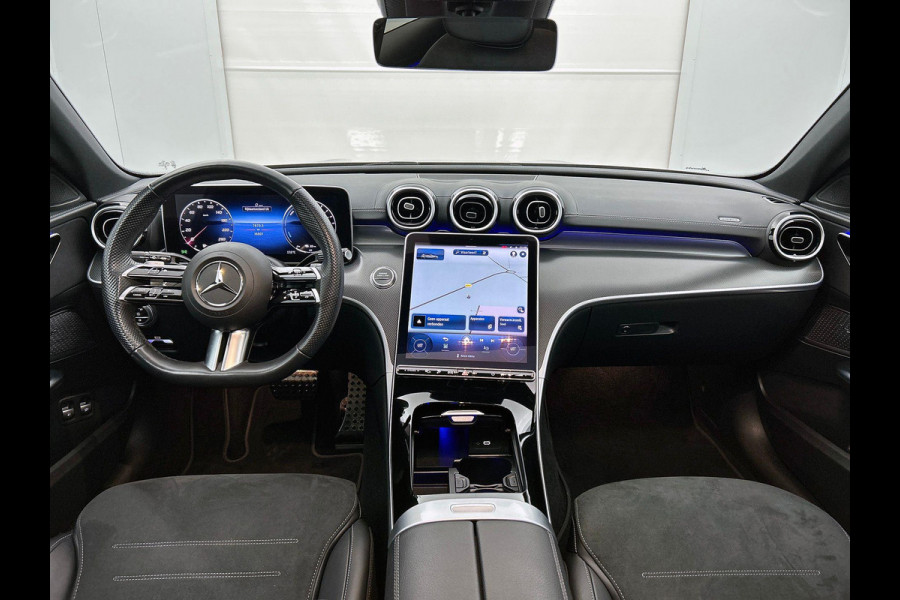 Mercedes-Benz C-Klasse Estate 300 e AMG Line(Dealer OnderH, Panorama, Sfeer verlichting, StoelV, Carplay, Parkeersensoren, Etc)