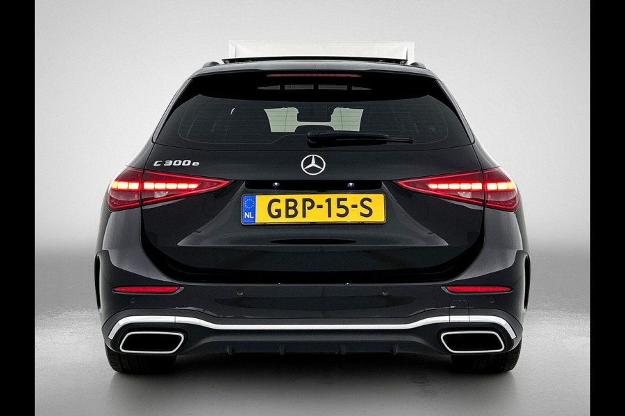 Mercedes-Benz C-Klasse Estate 300 e AMG Line(Dealer OnderH, Panorama, Sfeer verlichting, StoelV, Carplay, Parkeersensoren, Etc)