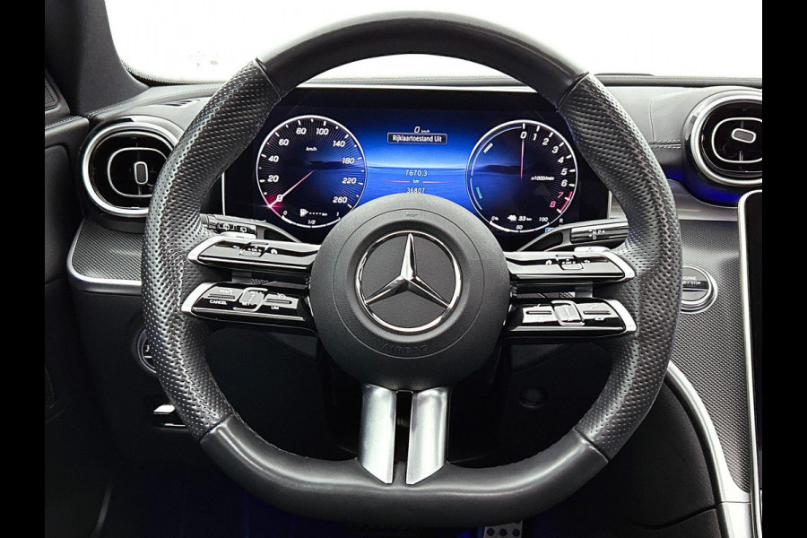 Mercedes-Benz C-Klasse Estate 300 e AMG Line(Dealer OnderH, Panorama, Sfeer verlichting, StoelV, Carplay, Parkeersensoren, Etc)
