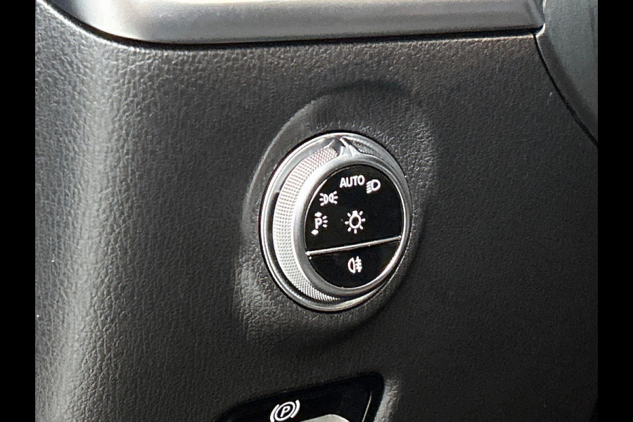 Mercedes-Benz C-Klasse Estate 300 e AMG Line(Dealer OnderH, Panorama, Sfeer verlichting, StoelV, Carplay, Parkeersensoren, Etc)
