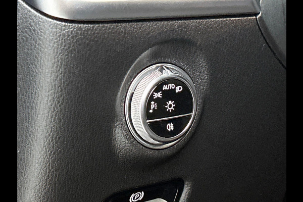 Mercedes-Benz C-Klasse Estate 300 e AMG Line(Dealer OnderH, Panorama, Sfeer verlichting, StoelV, Carplay, Parkeersensoren, Etc)