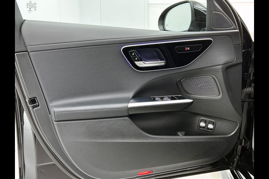 Mercedes-Benz C-Klasse Estate 300 e AMG Line(Dealer OnderH, Panorama, Sfeer verlichting, StoelV, Carplay, Parkeersensoren, Etc)