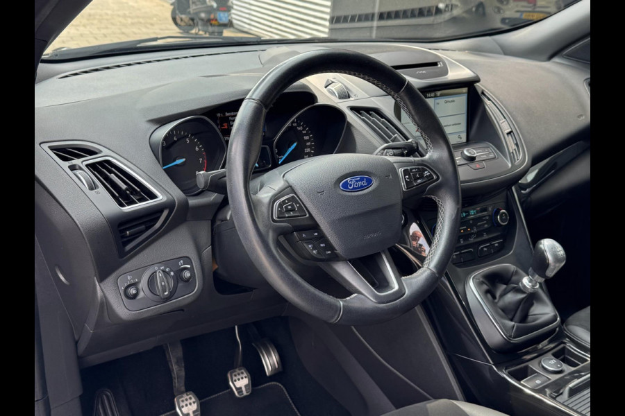 Ford Kuga 1.5 EcoBoost ST Line - Navigatie I Airco I Leer I PDC I Trekhaak I Dealer onderhouden