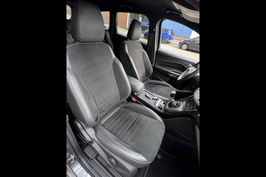 Ford Kuga 1.5 EcoBoost ST Line - Navigatie I Airco I Leer I PDC I Trekhaak I Dealer onderhouden