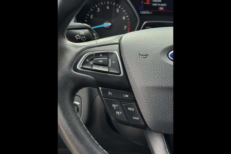 Ford Kuga 1.5 EcoBoost ST Line - Navigatie I Airco I Leer I PDC I Trekhaak I Dealer onderhouden
