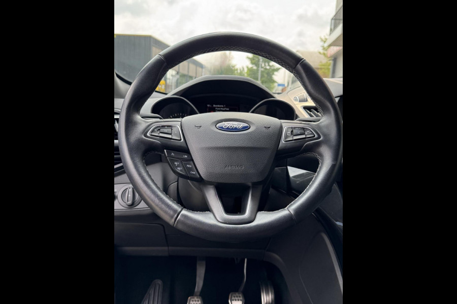 Ford Kuga 1.5 EcoBoost ST Line - Navigatie I Airco I Leer I PDC I Trekhaak I Dealer onderhouden