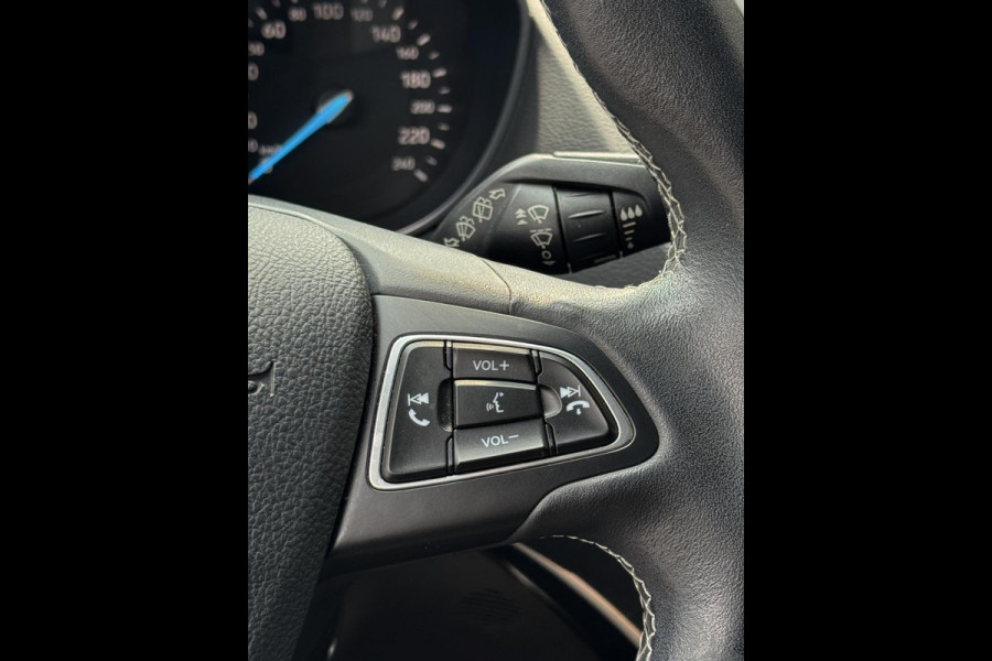 Ford Kuga 1.5 EcoBoost ST Line - Navigatie I Airco I Leer I PDC I Trekhaak I Dealer onderhouden