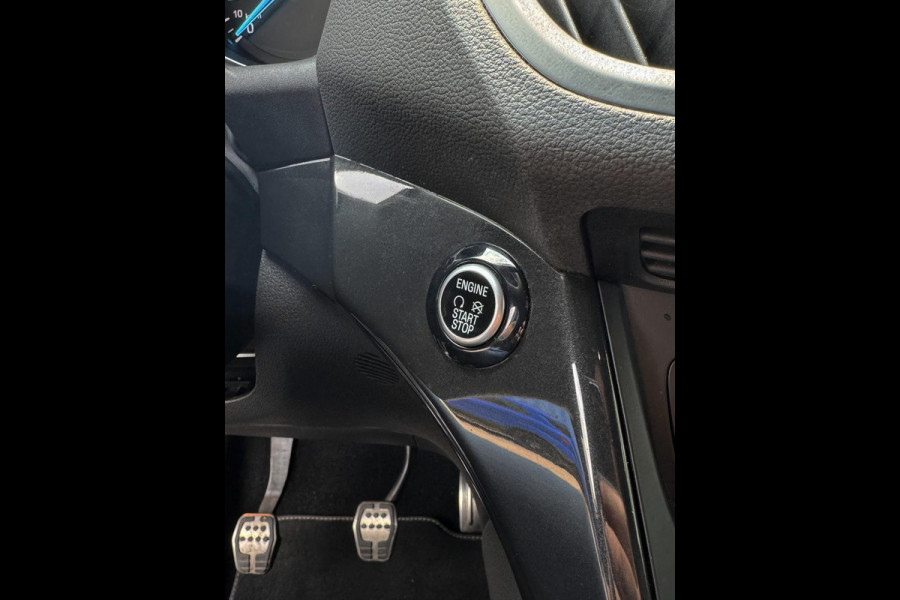 Ford Kuga 1.5 EcoBoost ST Line - Navigatie I Airco I Leer I PDC I Trekhaak I Dealer onderhouden