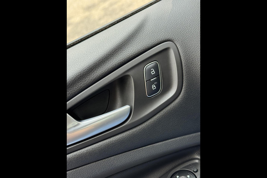 Ford Kuga 1.5 EcoBoost ST Line - Navigatie I Airco I Leer I PDC I Trekhaak I Dealer onderhouden