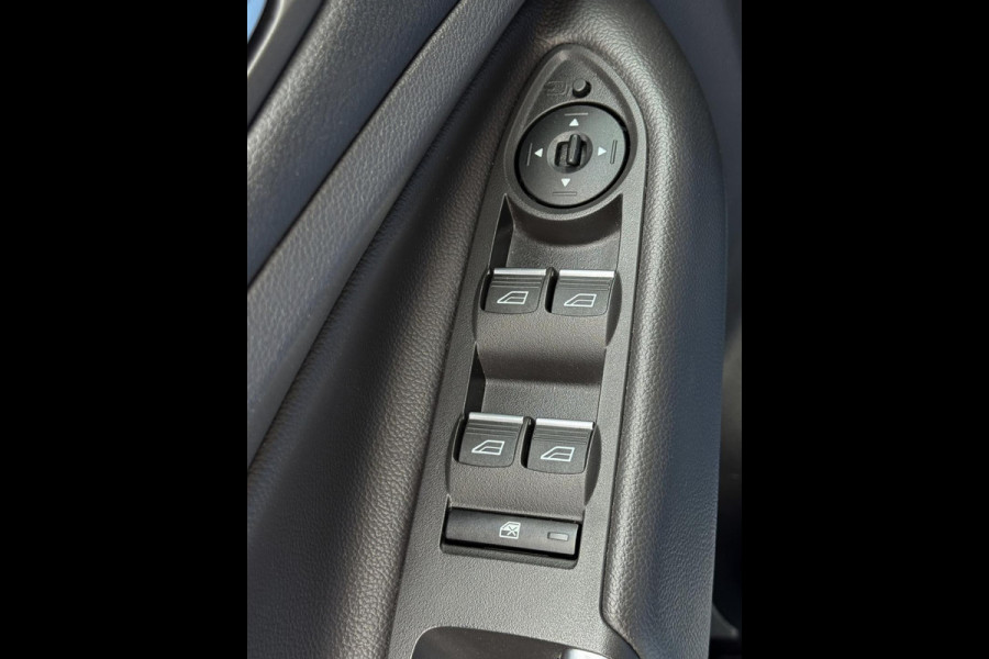 Ford Kuga 1.5 EcoBoost ST Line - Navigatie I Airco I Leer I PDC I Trekhaak I Dealer onderhouden