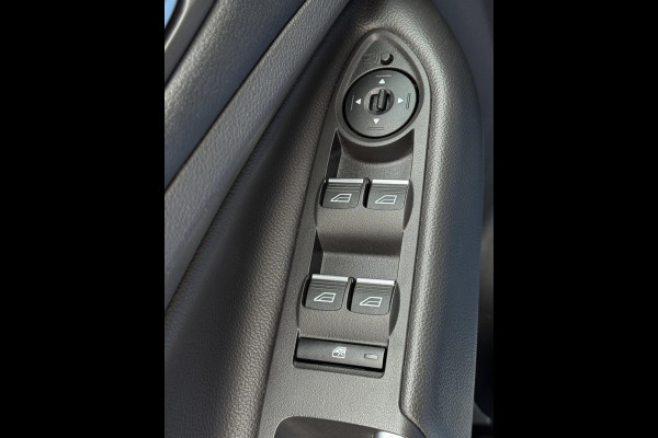 Ford Kuga 1.5 EcoBoost ST Line - Navigatie I Airco I Leer I PDC I Trekhaak I Dealer onderhouden