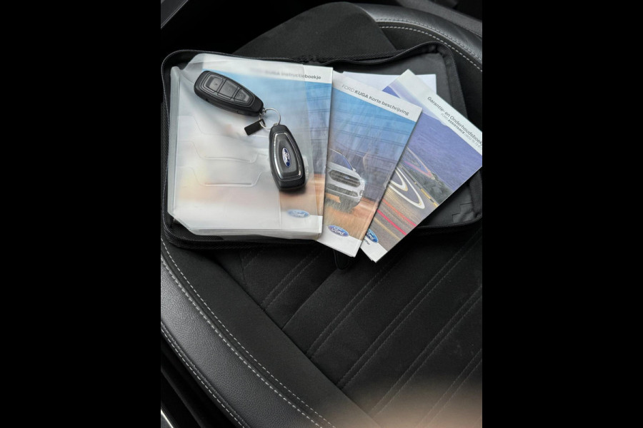 Ford Kuga 1.5 EcoBoost ST Line - Navigatie I Airco I Leer I PDC I Trekhaak I Dealer onderhouden