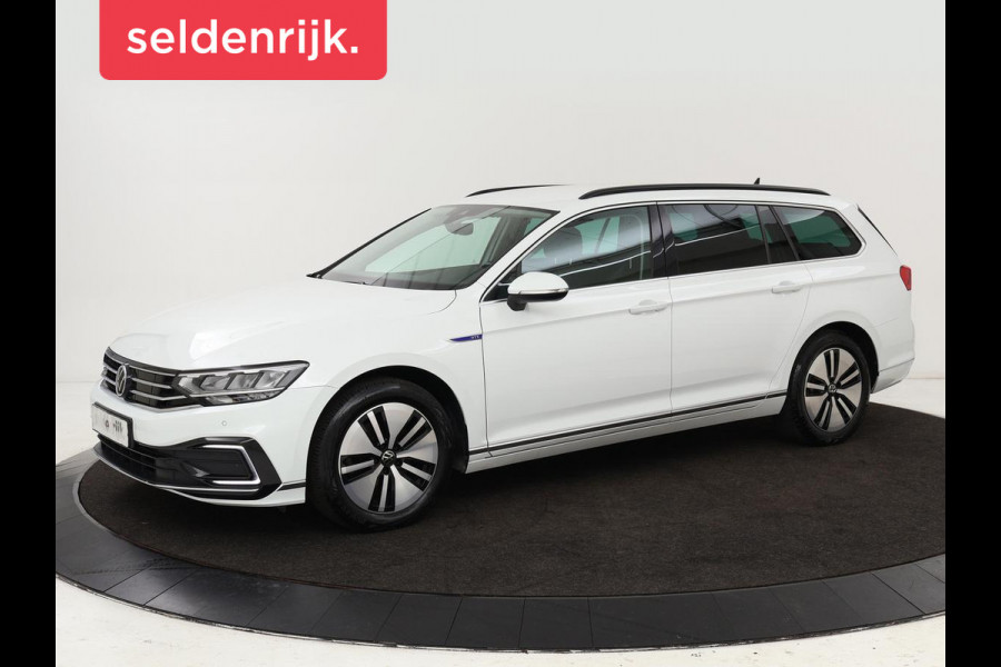 Volkswagen Passat 1.4 TSI PHEV GTE | Stoelverwarming | Massage | Carplay | Camera | Adaptive cruise | Matrix LED | Navigatie | Memory | Sfeerverlichting