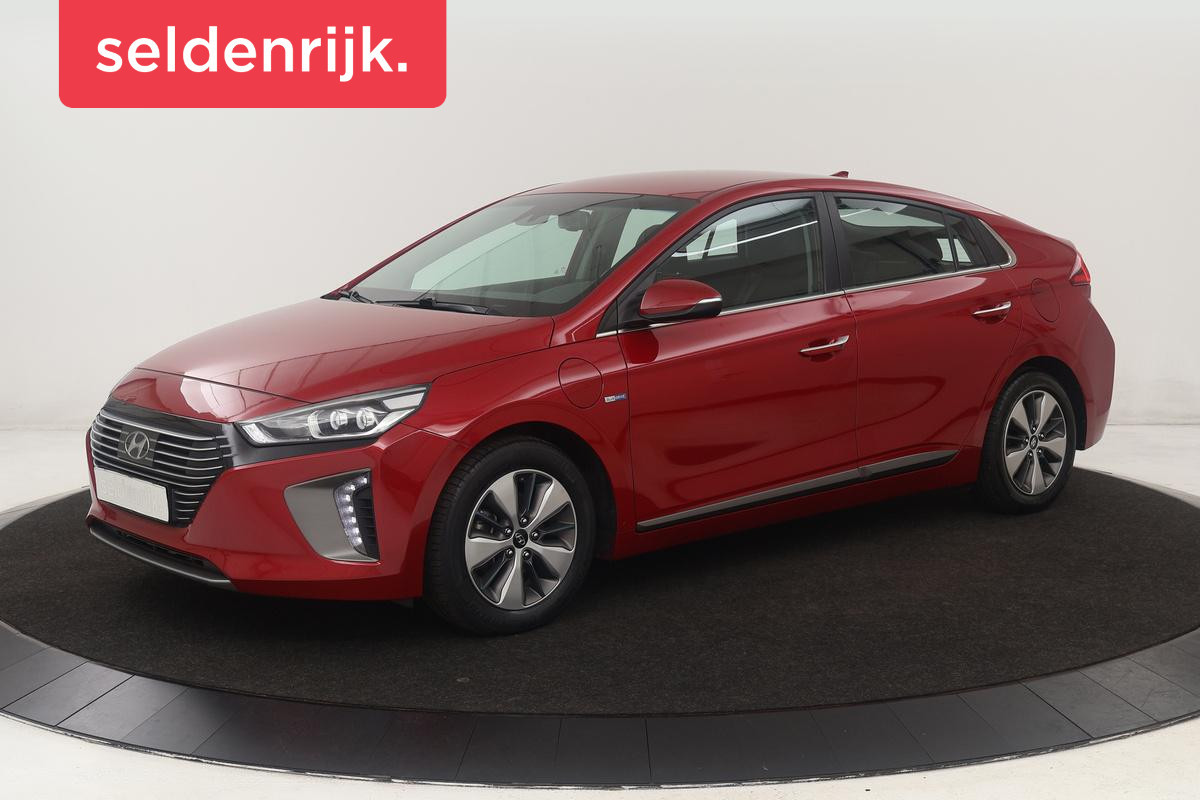 Hyundai IONIQ 1.6 GDI PHEV | Stoel & stuurverwarming | Adaptive cruise | Full LED | Camera | Carplay | Navigatie | Keyless | Climate control Hyundai IONIQ 1.6 GDI PHEV | Stoel & stuurverwarming | Adaptive cruise | Full LED | Camera | Carplay | Navigatie | Keyless | Climate control