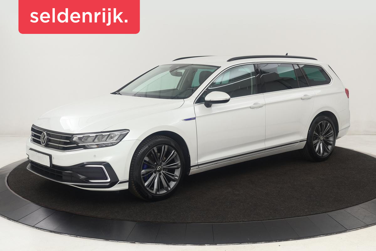 Volkswagen Passat 1.4 TSI PHEV GTE | Head-Up | Stoelverwarming | Camera | Adaptive cruise | Massage | Side Assist | Carplay | Matrix LED | Achterbankverwarming | Navigatie