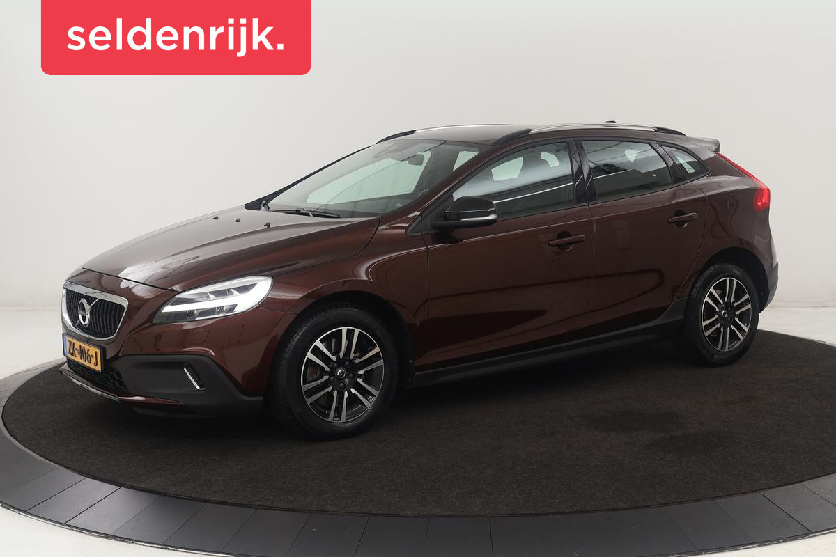 Volvo V40 Cross Country 2.0 T4 Momentum | Automaat | Stoelverwarming | Trekhaak | Camera | Full LED | Navigatie | Achterbankverwarming | Climate control Volvo V40 Cross Country 2.0 T4 Momentum | Automaat | Stoelverwarming | Trekhaak | Camera | Full LED | Navigatie | Achterbankverwarming | Climate control