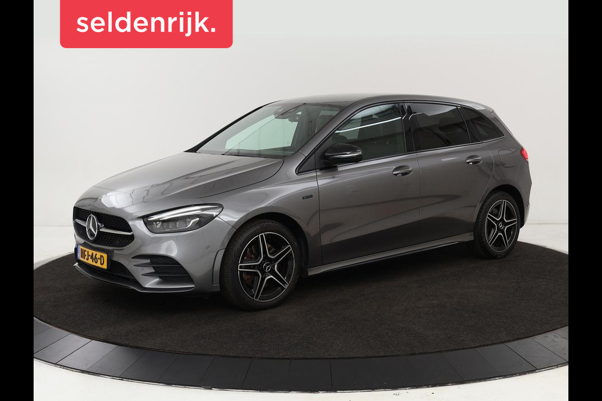Mercedes-Benz B-Klasse 250e AMG Night | Stoelverwarming | Camera | Carplay | Sfeerverlichting | Leder/Alcantara | Full LED | Widescreen Mercedes-Benz B-Klasse 250e AMG Night | Stoelverwarming | Camera | Carplay | Sfeerverlichting | Leder/Alcantara | Full LED | Widescreen