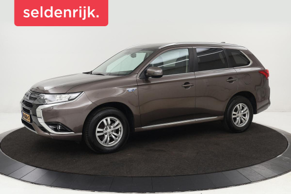 Mitsubishi Outlander 2.0 PHEV Pure | Trekhaak | Carplay | Camera | Half leder | Keyless | Climate control | Cruise control