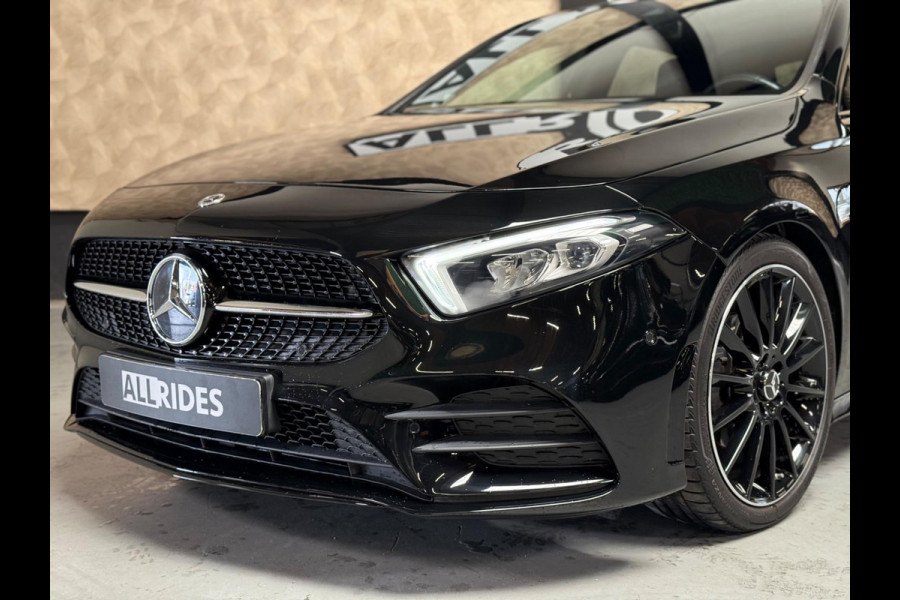 Mercedes-Benz A-Klasse 200 d Amg pakket l Night pakket l Sfeer verlichting l Camera l 19 Inch