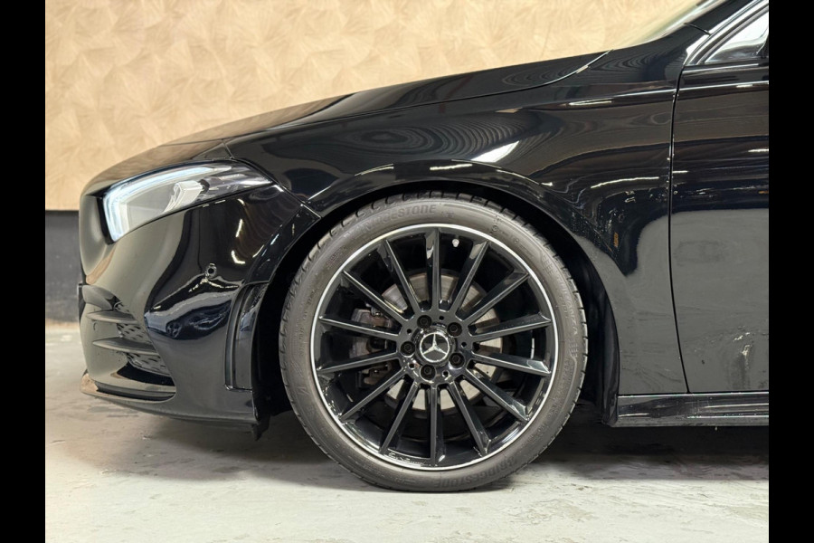 Mercedes-Benz A-Klasse 200 d Amg pakket l Night pakket l Sfeer verlichting l Camera l 19 Inch