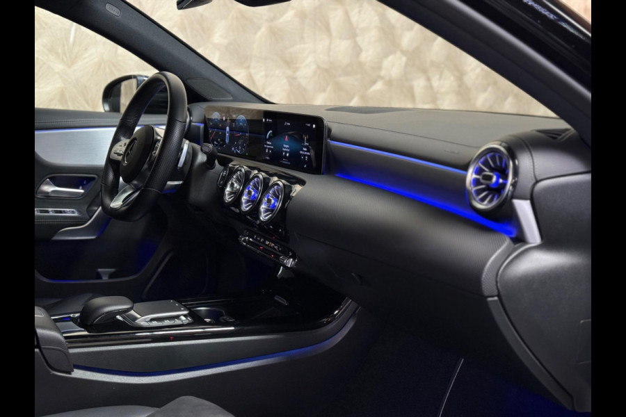 Mercedes-Benz A-Klasse 200 d Amg pakket l Night pakket l Sfeer verlichting l Camera l 19 Inch