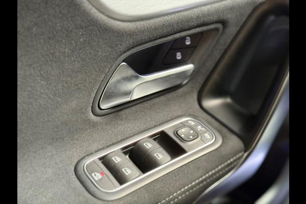 Mercedes-Benz A-Klasse 200 d Amg pakket l Night pakket l Sfeer verlichting l Camera l 19 Inch