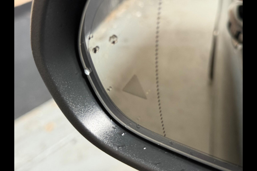 Mercedes-Benz A-Klasse 200 d Amg pakket l Night pakket l Sfeer verlichting l Camera l 19 Inch