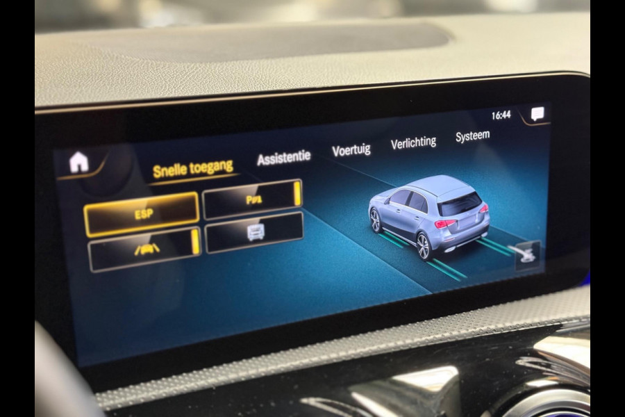 Mercedes-Benz A-Klasse 200 d Amg pakket l Night pakket l Sfeer verlichting l Camera l 19 Inch