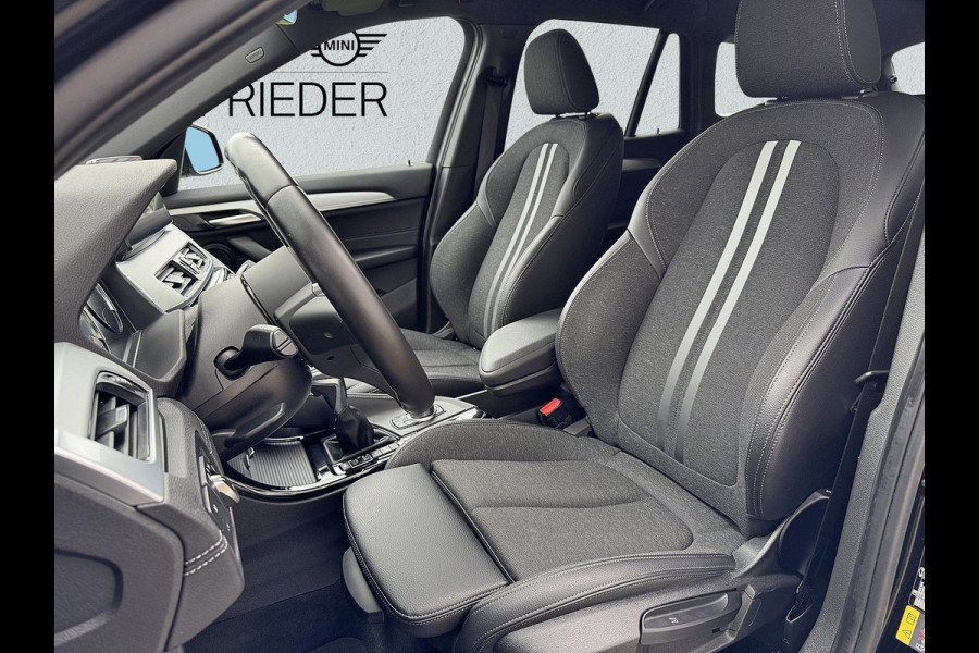 BMW X1 xDrive25e M-SPORT ** LED, NAVI+, HALF-LEDER, HuD, ALARM, KEYLESS, 19-inch LMV ** 1e EIG - UNFALLFREI ** ** INFORMEER OOK NAAR ONZE AANTREKKELIJKE FINANCIAL-LEASE TARIEVEN **