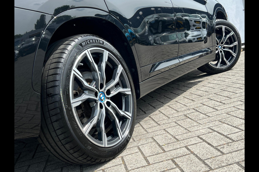 BMW X1 xDrive25e M-SPORT ** LED, NAVI+, HALF-LEDER, HuD, ALARM, KEYLESS, 19-inch LMV ** 1e EIG - UNFALLFREI ** ** INFORMEER OOK NAAR ONZE AANTREKKELIJKE FINANCIAL-LEASE TARIEVEN **