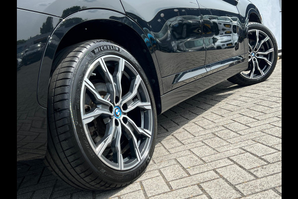BMW X1 xDrive25e M-SPORT ** LED, NAVI+, HALF-LEDER, HuD, ALARM, KEYLESS, 19-inch LMV ** 1e EIG - UNFALLFREI ** ** INFORMEER OOK NAAR ONZE AANTREKKELIJKE FINANCIAL-LEASE TARIEVEN **