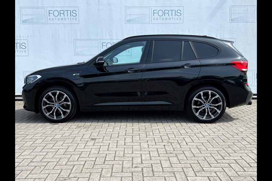 BMW X1 xDrive25e M-SPORT ** LED, NAVI+, HALF-LEDER, HuD, ALARM, KEYLESS, 19-inch LMV ** 1e EIG - UNFALLFREI ** ** INFORMEER OOK NAAR ONZE AANTREKKELIJKE FINANCIAL-LEASE TARIEVEN **