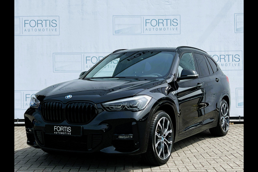 BMW X1 xDrive25e M-SPORT ** LED, NAVI+, HALF-LEDER, HuD, ALARM, KEYLESS, 19-inch LMV ** 1e EIG - UNFALLFREI ** ** INFORMEER OOK NAAR ONZE AANTREKKELIJKE FINANCIAL-LEASE TARIEVEN **