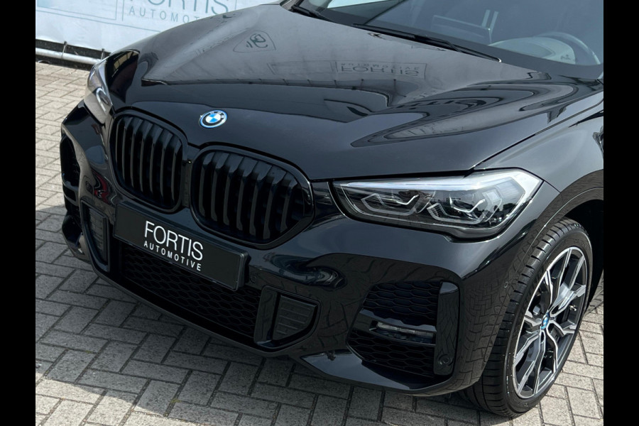 BMW X1 xDrive25e M-SPORT ** LED, NAVI+, HALF-LEDER, HuD, ALARM, KEYLESS, 19-inch LMV ** 1e EIG - UNFALLFREI ** ** INFORMEER OOK NAAR ONZE AANTREKKELIJKE FINANCIAL-LEASE TARIEVEN **