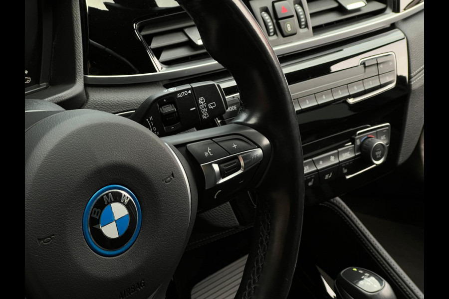 BMW X1 xDrive25e M-SPORT ** LED, NAVI+, HALF-LEDER, HuD, ALARM, KEYLESS, 19-inch LMV ** 1e EIG - UNFALLFREI ** ** INFORMEER OOK NAAR ONZE AANTREKKELIJKE FINANCIAL-LEASE TARIEVEN **
