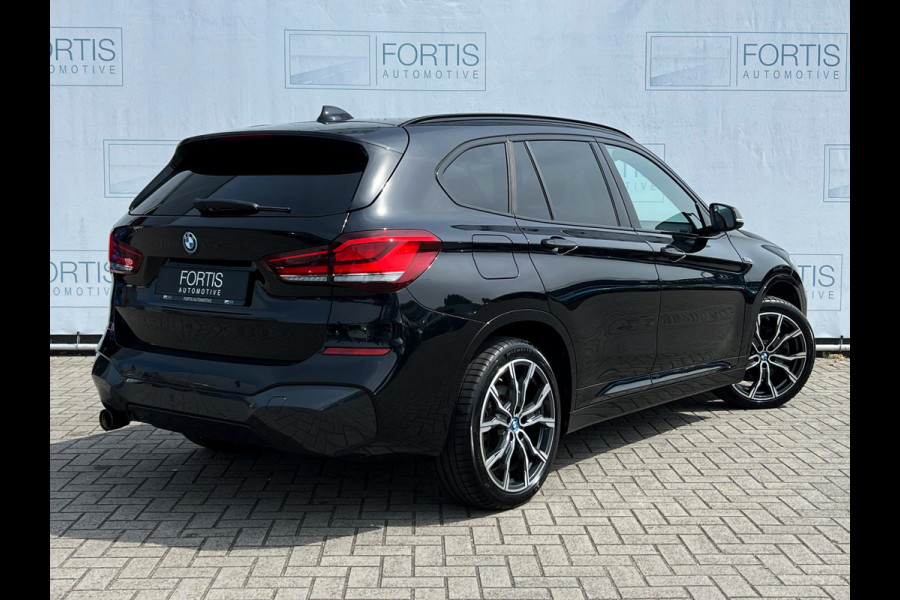 BMW X1 xDrive25e M-SPORT ** LED, NAVI+, HALF-LEDER, HuD, ALARM, KEYLESS, 19-inch LMV ** 1e EIG - UNFALLFREI ** ** INFORMEER OOK NAAR ONZE AANTREKKELIJKE FINANCIAL-LEASE TARIEVEN **